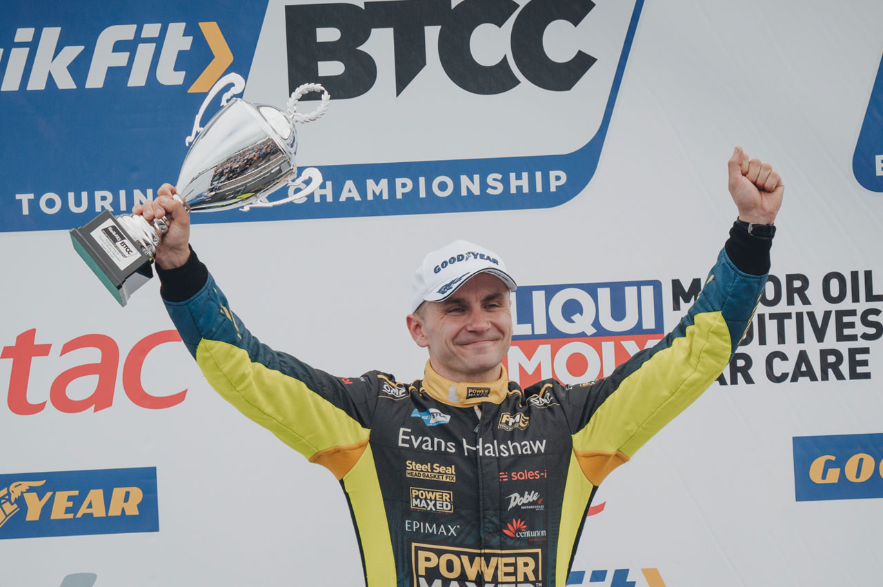 Podium and Independent hat-trick for Taylor-Smith at Donington GP